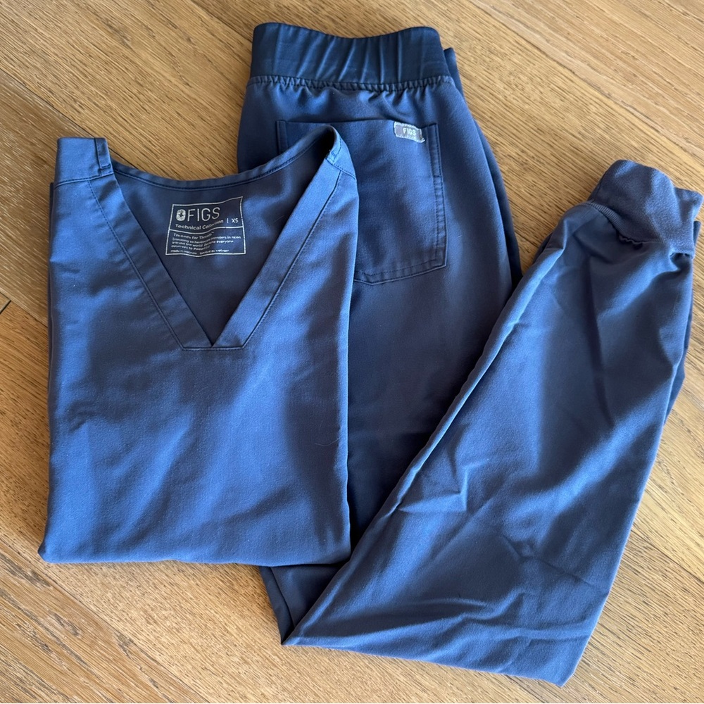 FIGS Space Navy Scrub Set (Casma Top and Zamora Jogger)